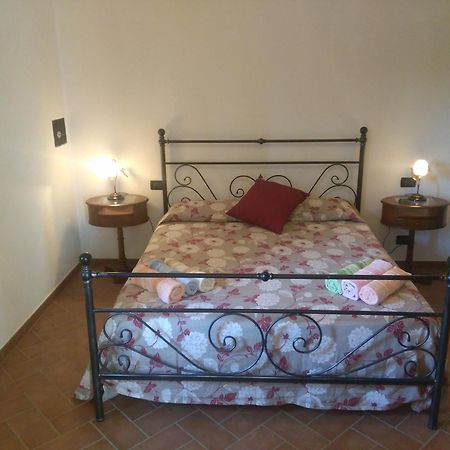 Hostal Casa ai Carfini Poggibonsi Exterior foto