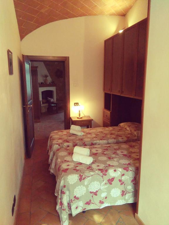 Hostal Casa ai Carfini Poggibonsi Exterior foto